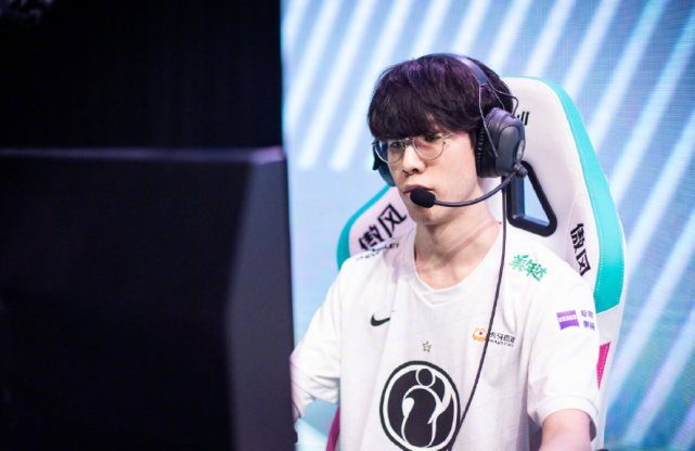 爱游戏体育-TheShy意外战胜美国队，比赛局势复杂引爆全场！