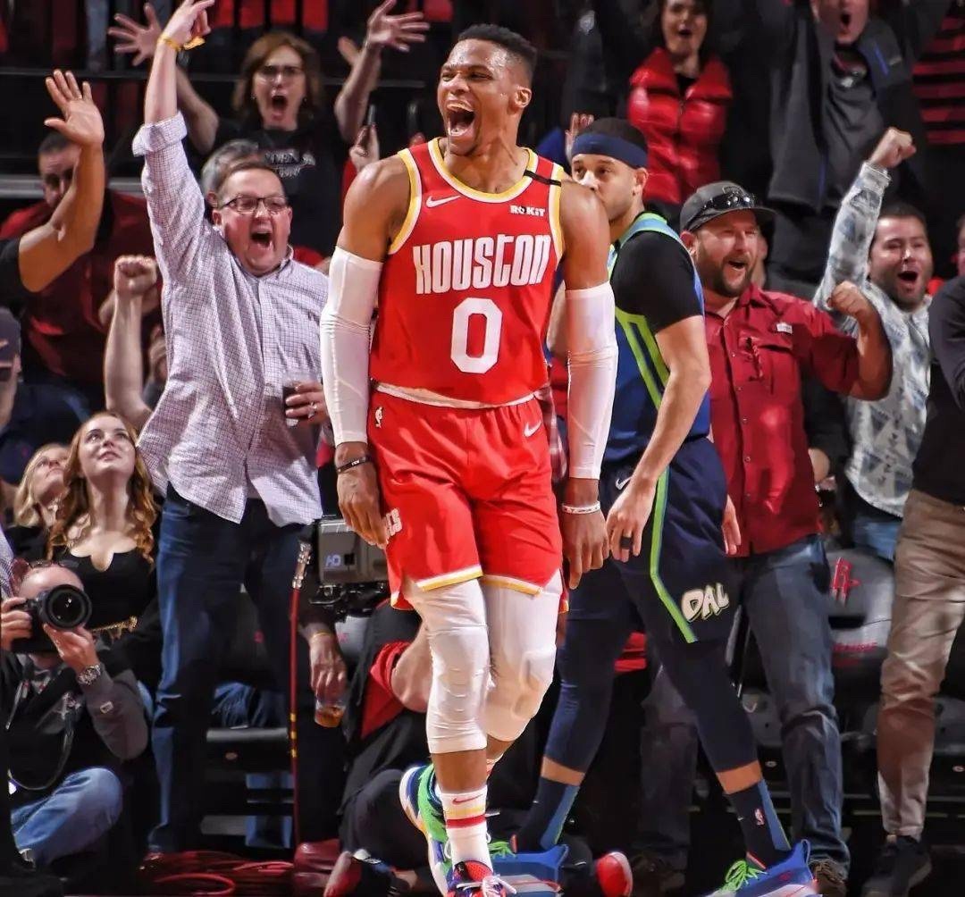 爱游戏-杜兰特在热火比赛中表现优异，败北引发热议！观众掌声雷动的简单介绍